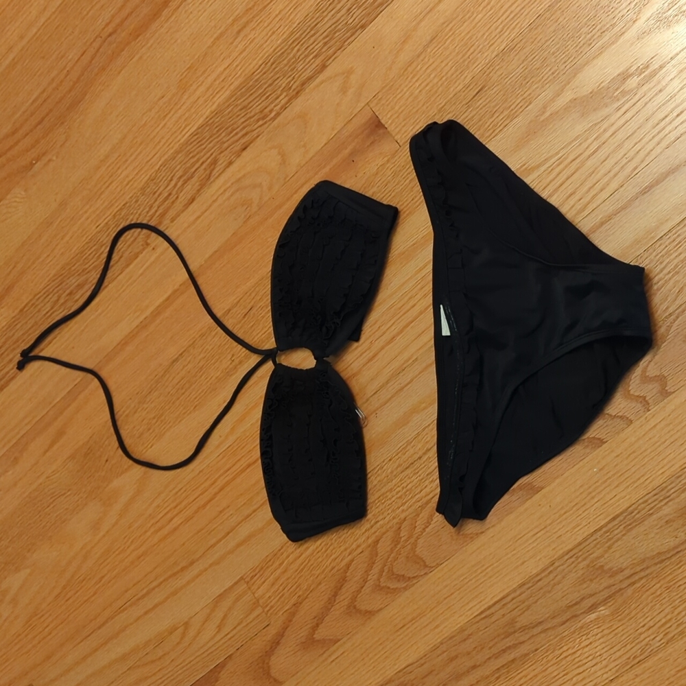 Black bikini